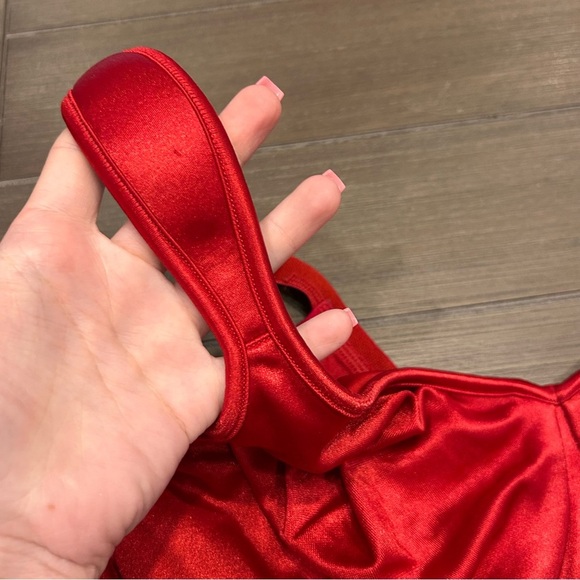 Sensual Cacique Red Bra - Picture 3 of 10